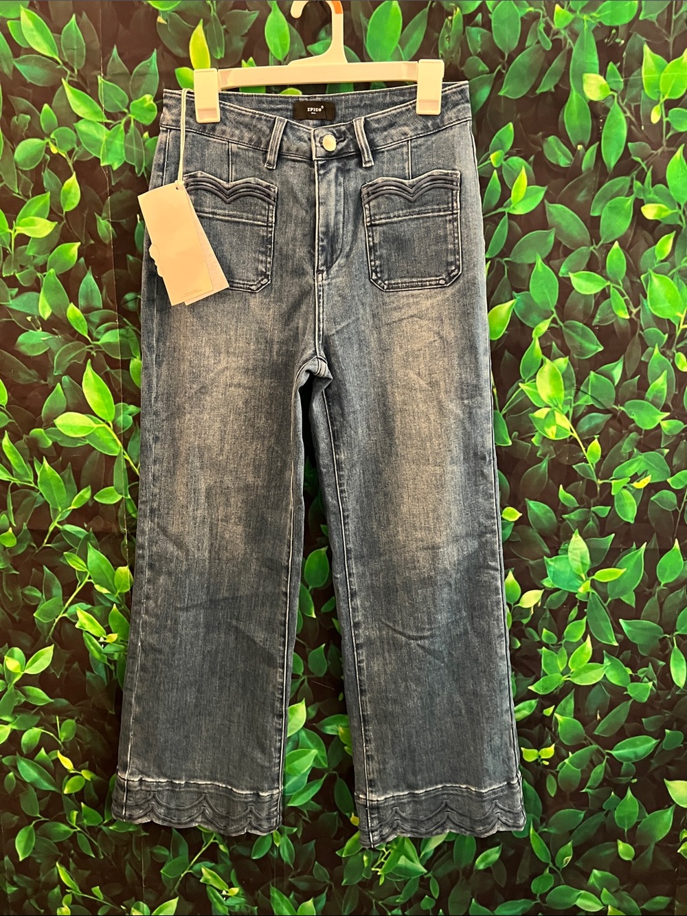 Women's Jeans super cute detail
